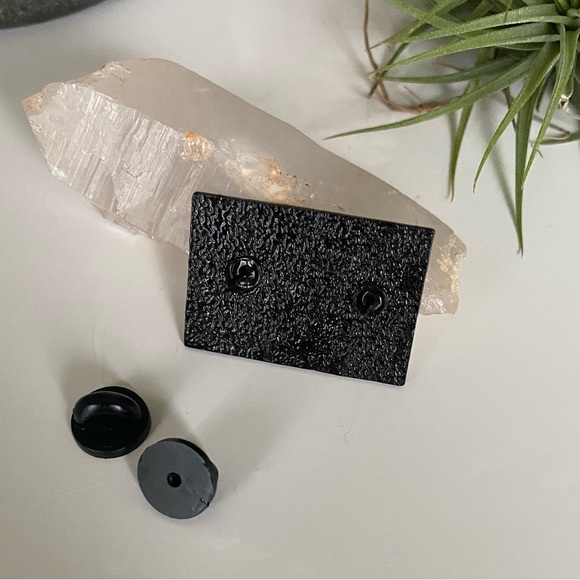 Overlook Hotel/The Shining enamel pin black/white/grey - Picture 2 of 3